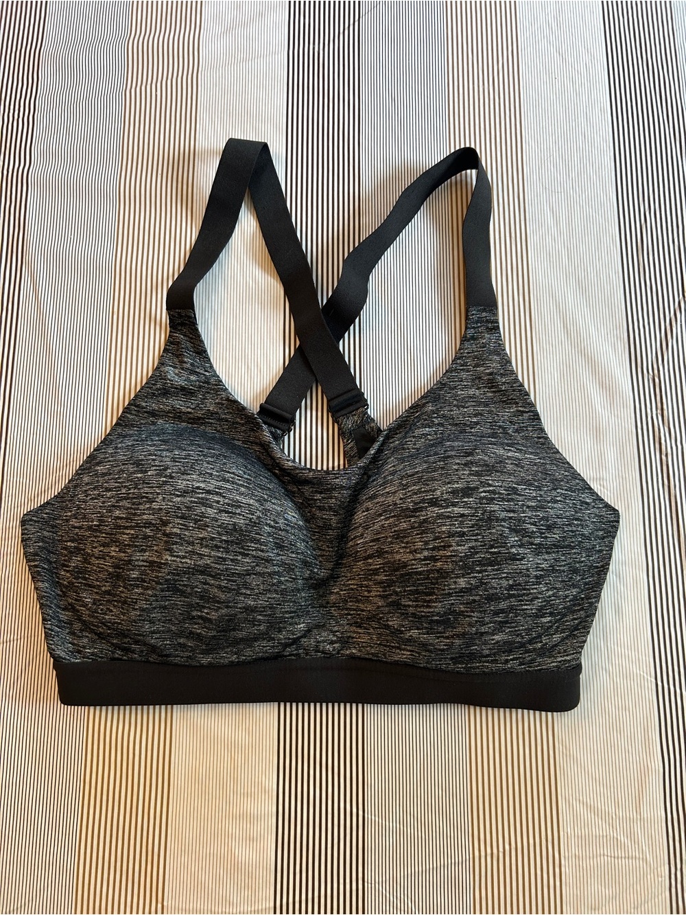 Women's Gray Heather Wireless Sports Bra - VSX sport (Victoria’s Secret) 34D